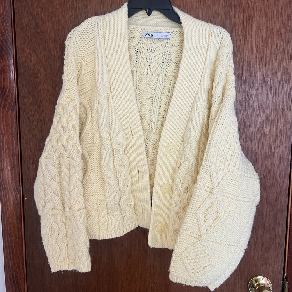 BLOGGER FAV ZARA Chunky Cable Knit Cropped Cardigan 3653/027, Yellow, Size M